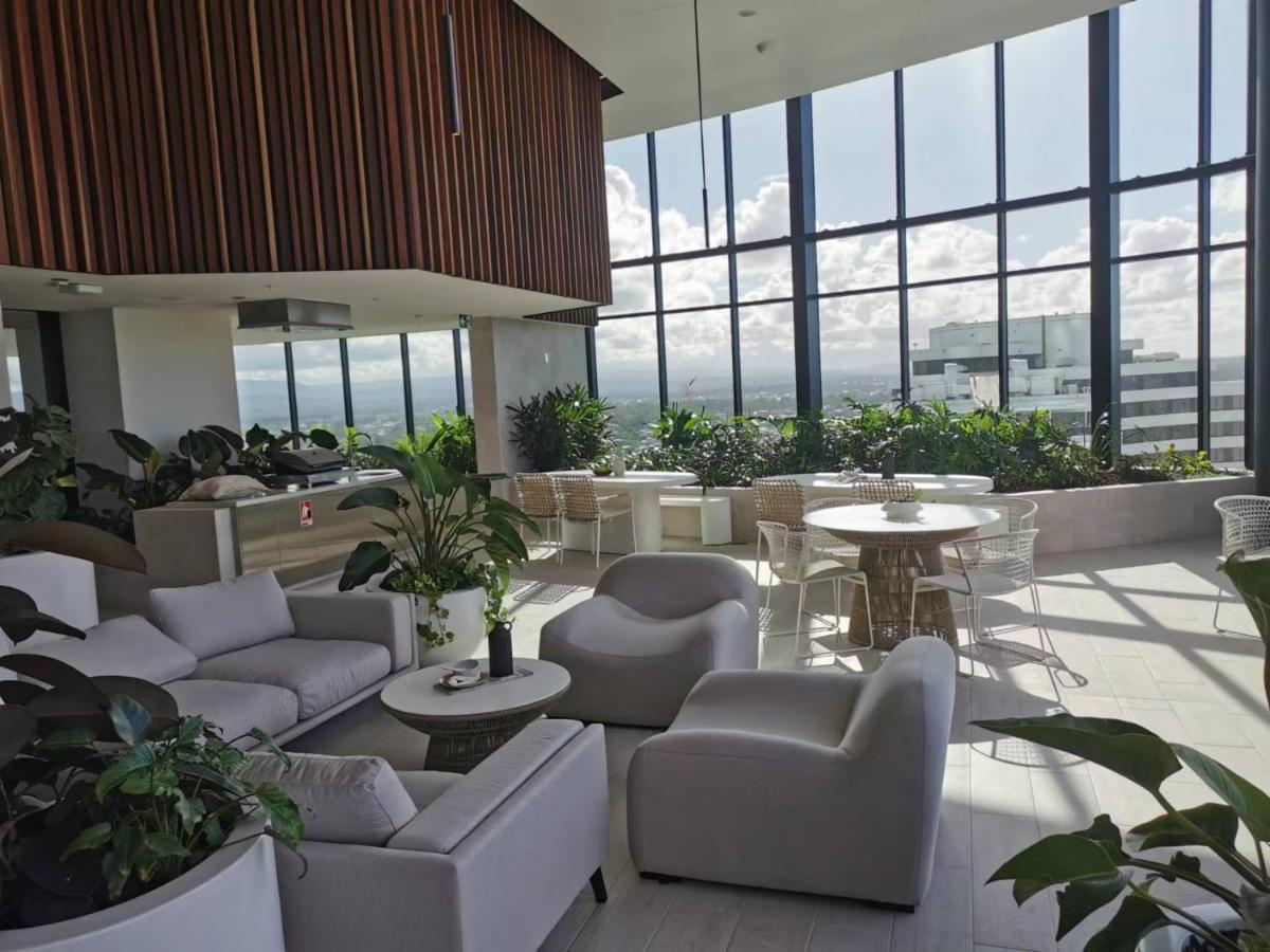 2 Bedroom Luxurious Family Apartment Next To Pacific Fair - Broadbeach Gold Coast Gc22 외부 사진